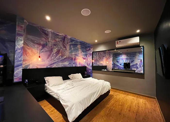 Tout Motel (Adults Only)